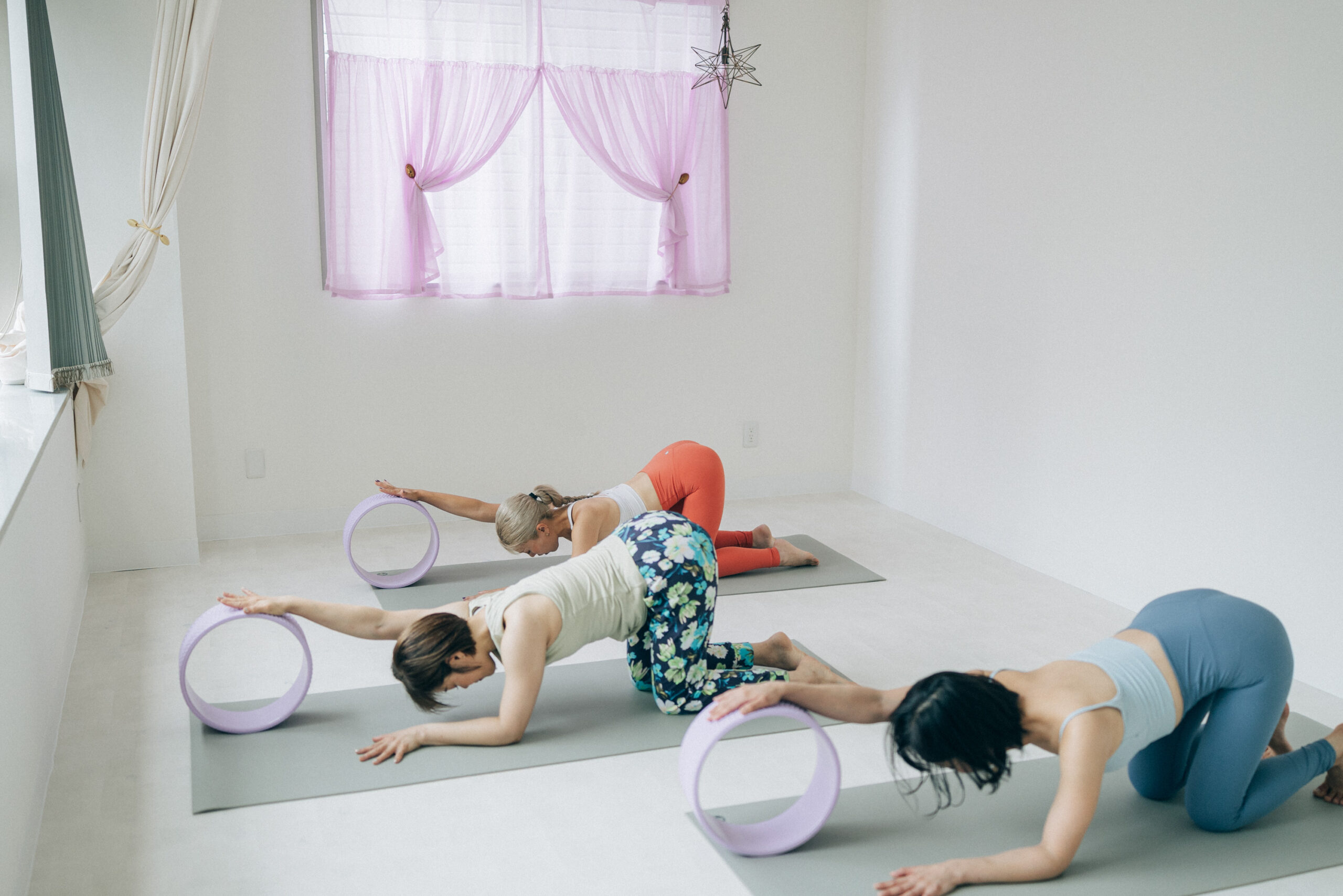 ホイールヨガ？初心者におススメの使い方と効果 大阪梅田のヨガスタジオ  STUDIO WANDARA 